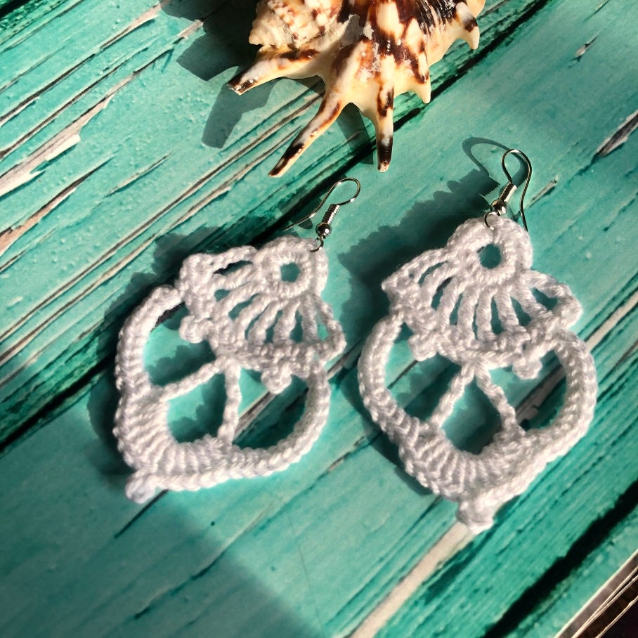49. Elegant Lace Crochet Earrings Pattern