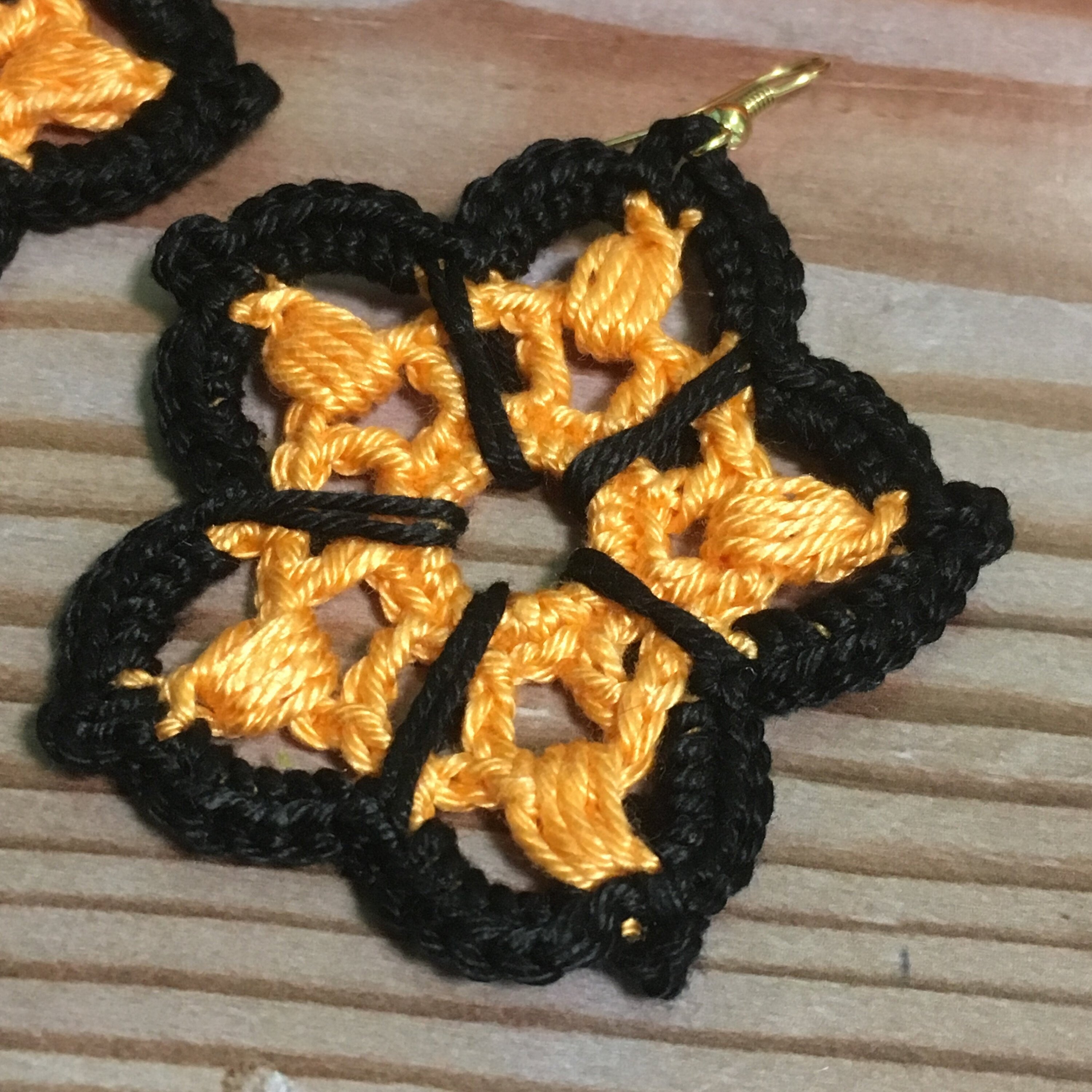 117. Elegant Flower Dangle Earrings