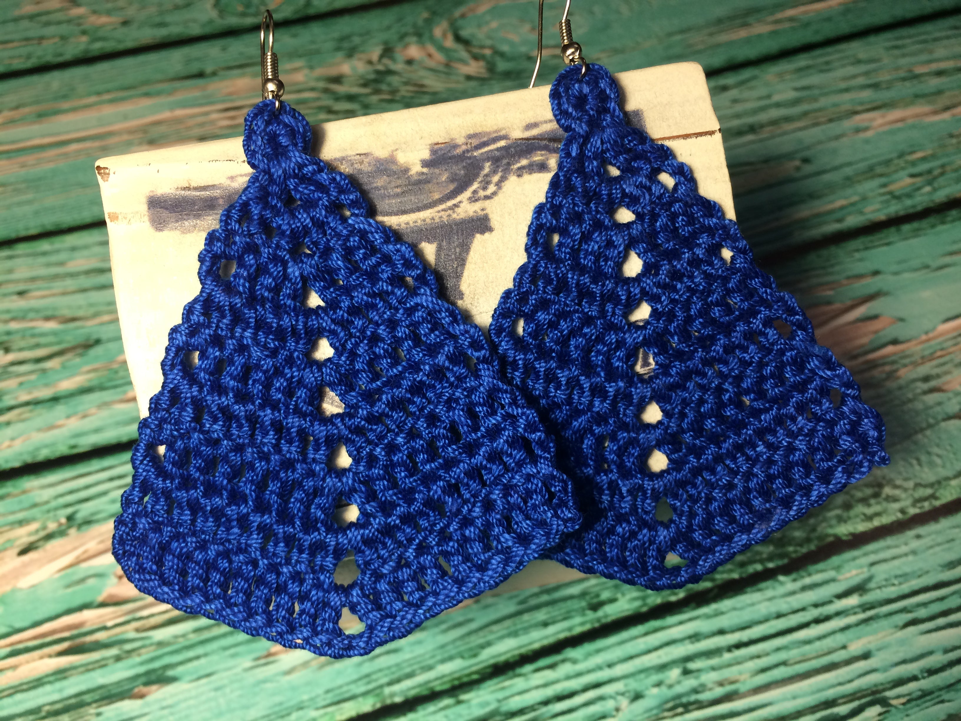 ✦ Lacy Triangle Earrings – Crochet Pattern ✦