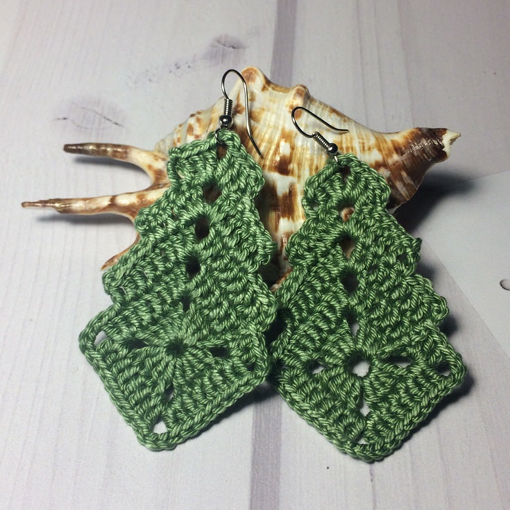 🎄 Crochet Christmas Tree Earrings Pattern – Festive DIY Holiday Jewelry