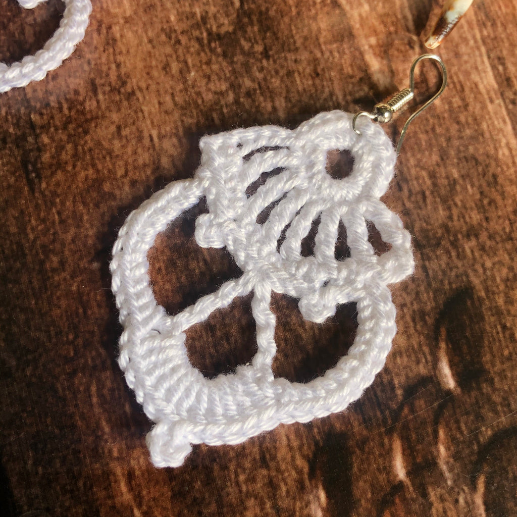 49. Elegant Lace Crochet Earrings Pattern